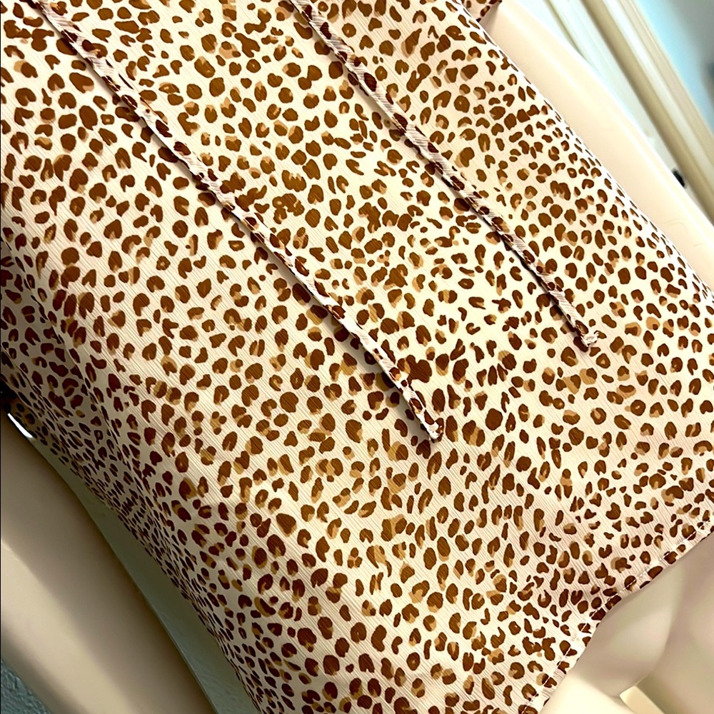 Leopard Print Ruffle V-Neck Women’s Blouse - Cream and Brown J Crew Medium #EE - Picture 3 of 7